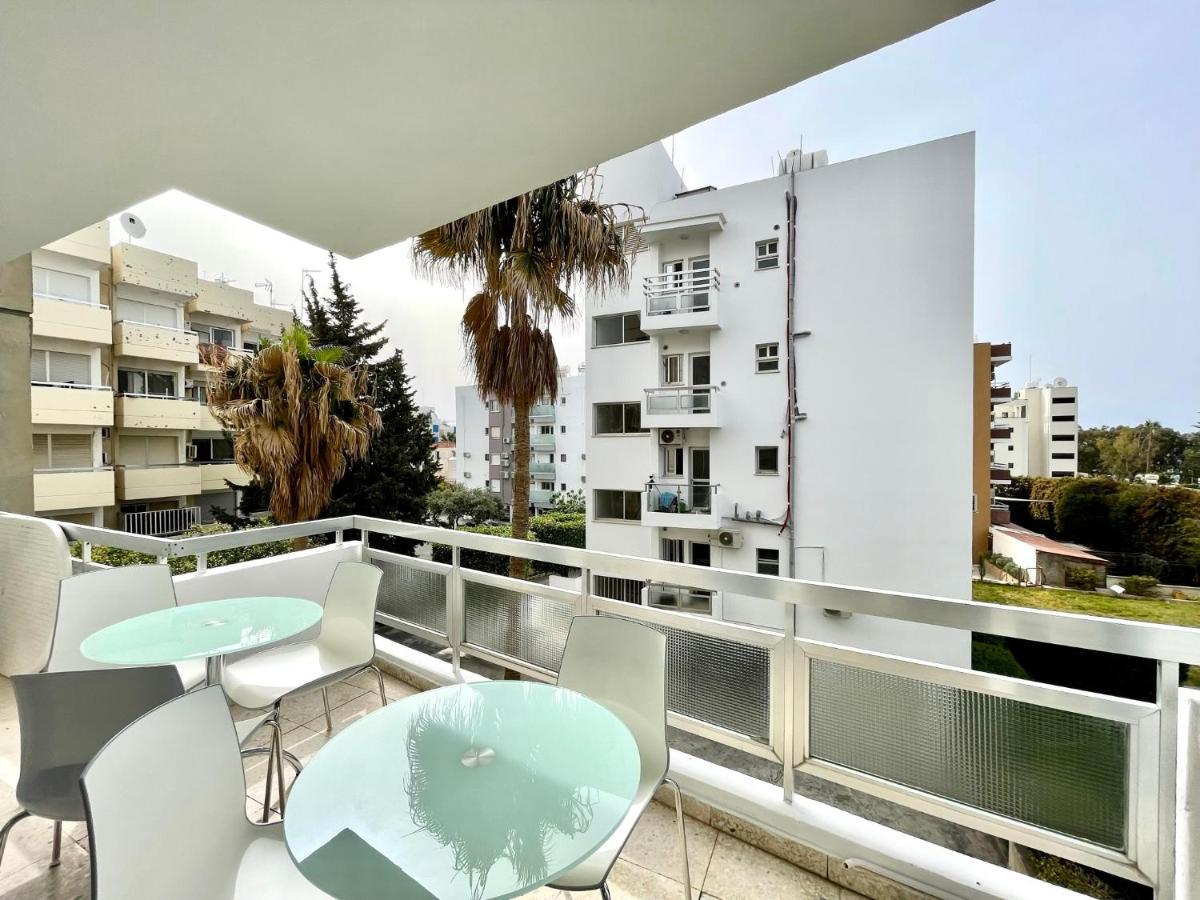 100 M To The Sea La Vie 3 Bedroom *